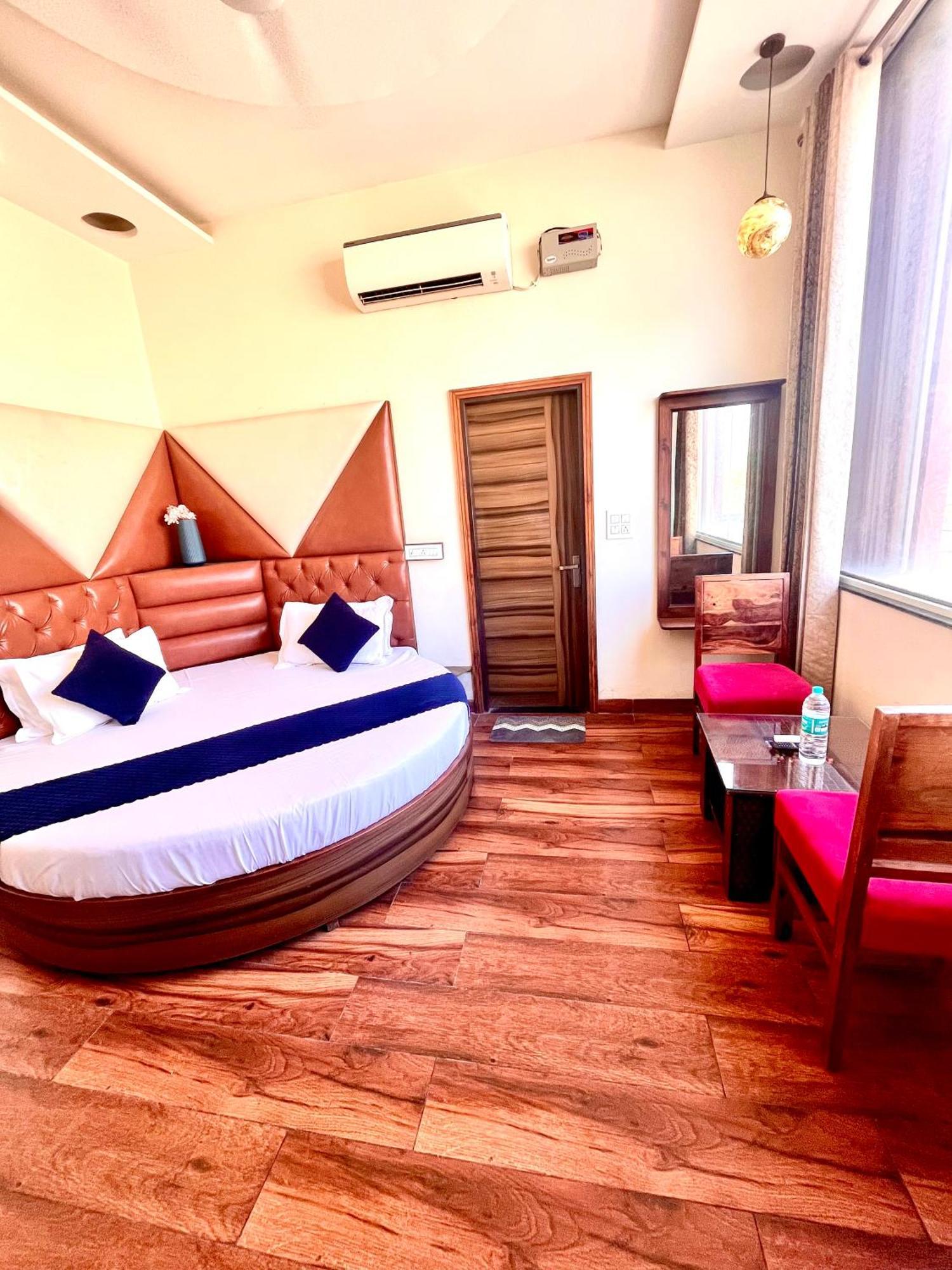 Hotel Woodcrest By Sidham Group !! Comfortable And Peaceful Stay !! Top Rated !! Preferred Hotel Chain Zirakpur Exterior photo