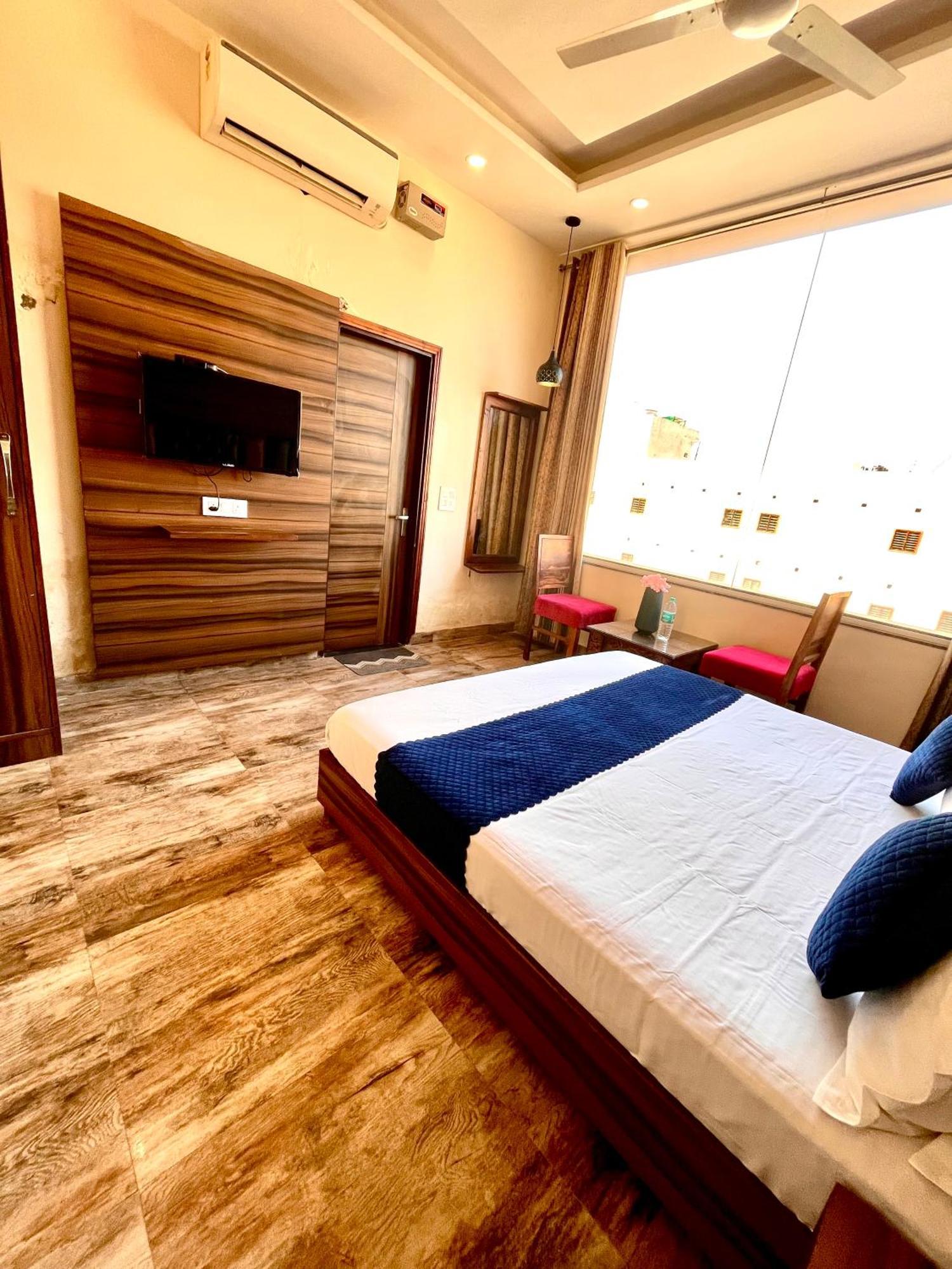 Hotel Woodcrest By Sidham Group !! Comfortable And Peaceful Stay !! Top Rated !! Preferred Hotel Chain Zirakpur Exterior photo